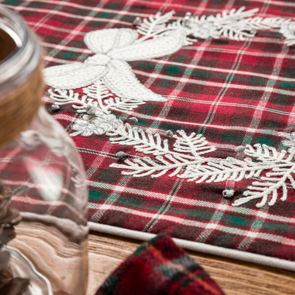 Christmas White Wreath Runner - Image 2
