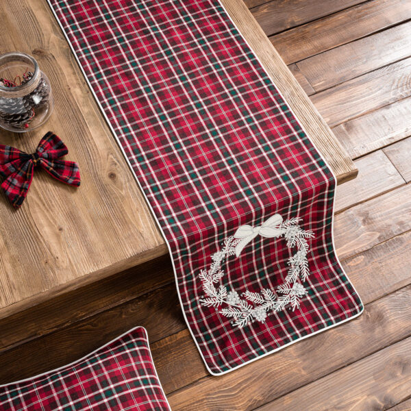 Christmas White Wreath Runner