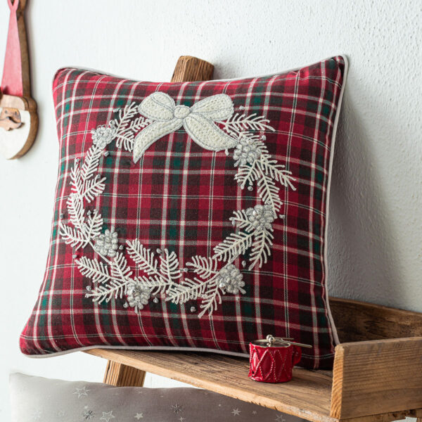 Christmas White Wreath Runner - Image 3