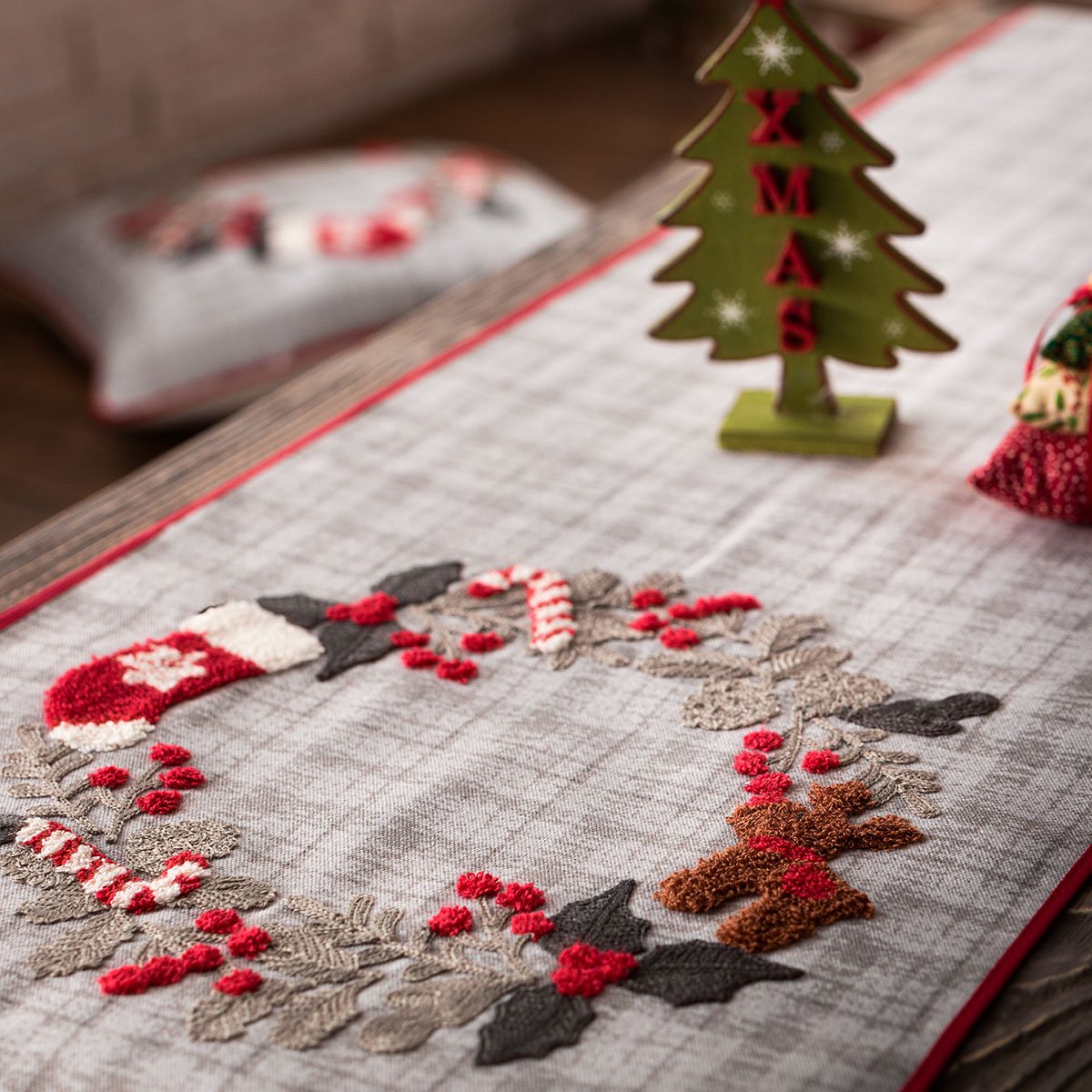 Christmas Wreath Runner - Image 3