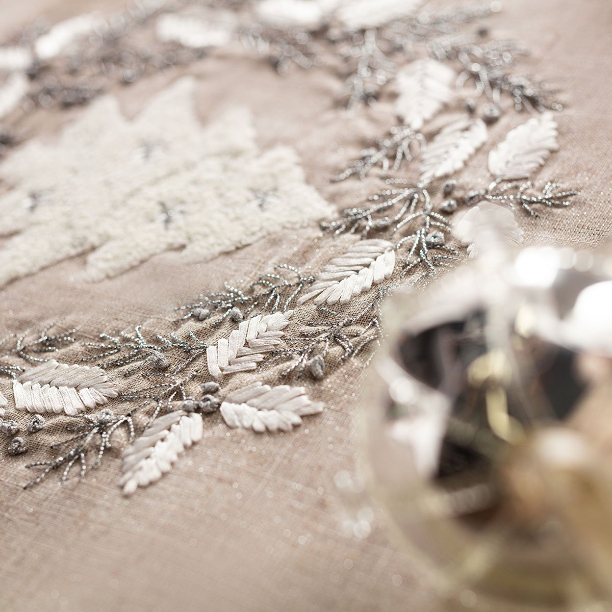 White Christmass tree runner - Image 2