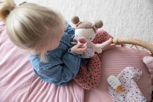 Υφασμάτινο Μωρό σε Καλαθούνα Rosa - Little Dutch - Image 13