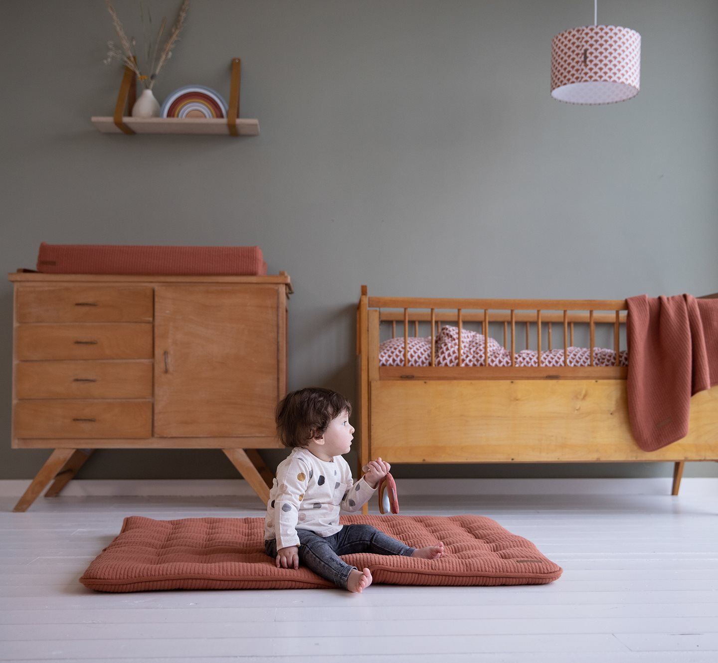 Υφασμάτινο Παιχνίδι με Ξύλινο Κρίκο "Ουράνιο τόξο" Little Dutch - Image 4