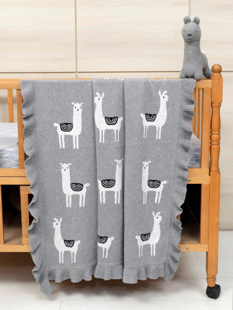 Lama Toy Βρεφική Κουβέρτα Grey απλωμένη σε κρεβάτι