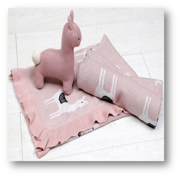 Lama Toy Βρεφική Κουβέρτα Pink με σχέδιο λάμα διπλωμένη με παιχνιδάκι