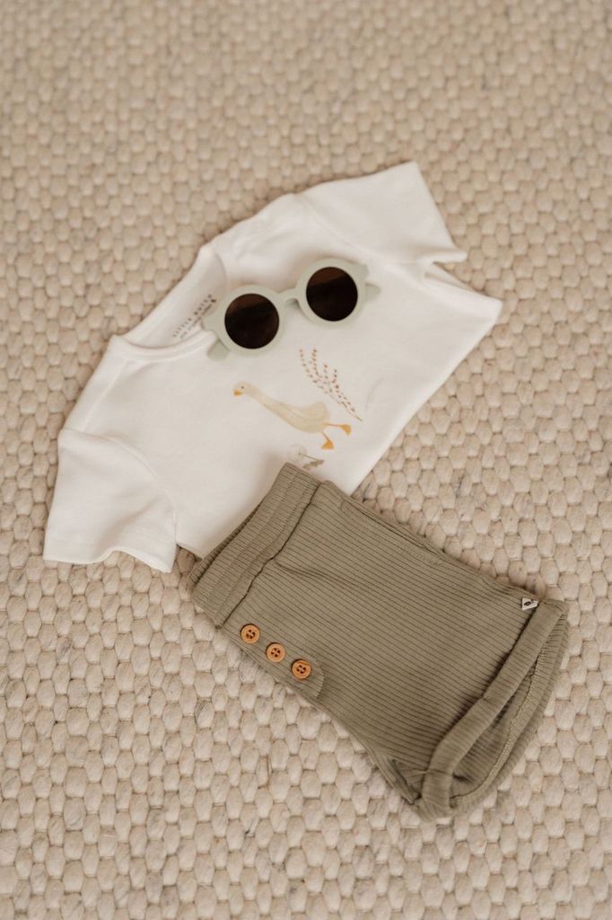 Παιδικά Γυαλιά Ηλίου UV400 Green από πλαστικό με δείκτη προστασίας UV400 με μπλούζα και παντελόνι