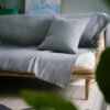 Iderun Ριχτάρι 158/15 Grey 4 Διαστάσεις στρωμένο σε καναπέ με μαξιλάρι