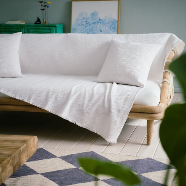 Iderun Ριχτάρι 158/16 Pure White 4 Διαστάσεις στρωμένο σε καναπέ με μαξιλάρι