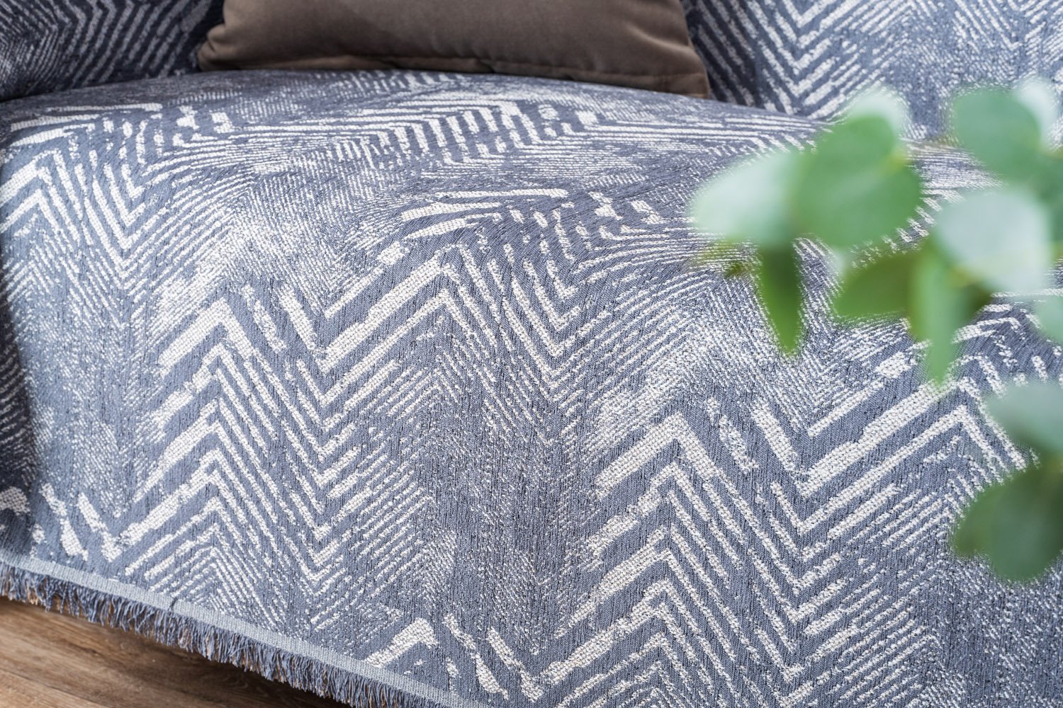 Momento Ριχτάρι Blue στρωμένο σε καναπέ