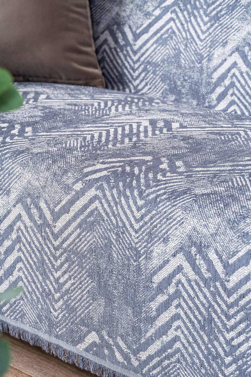 Momento Ριχτάρι Blue στρωμένο σε καναπέ