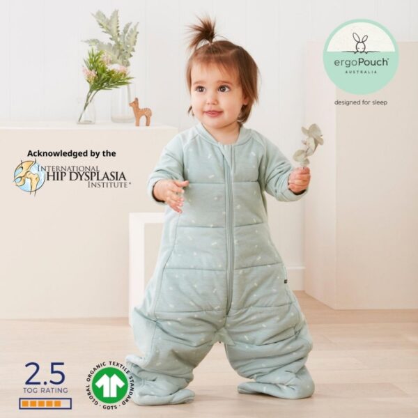ErgoPouch Sage Sleep Βρεφικός Υπνόσακος φορεμένος από ένα κοριτσάκι