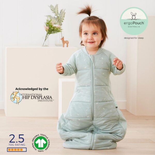 ErgoPouch Sage Sleep Βρεφικός Υπνόσακος φορεμένος από ένα κοριτσάκι