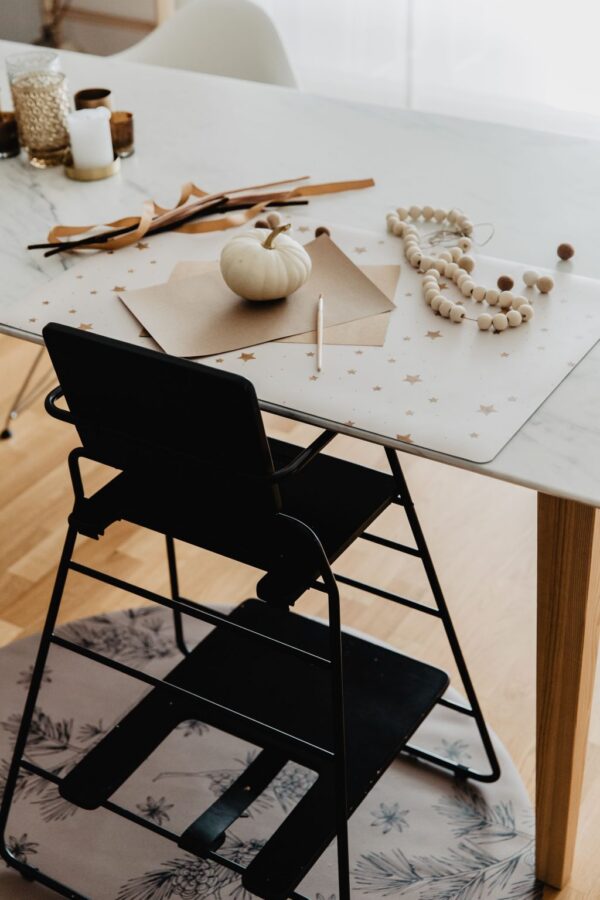 Desk Mat Stars Almond στρωμένο σε γραφείο