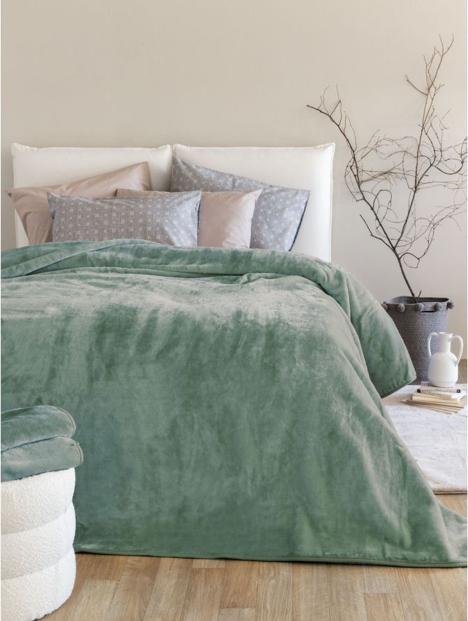Dream Velour 3 Κουβέρτα Olive, από ύφασμα 100% polyester velour, στρωμένη σε κρεβάτι