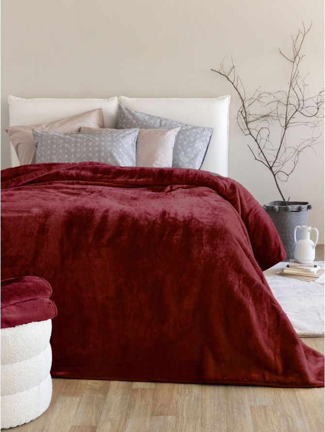 Dream Velour 3 Κουβέρτα Μπορντώ, από ύφασμα 100% polyester velour, στρωμένη σε κρεβάτι