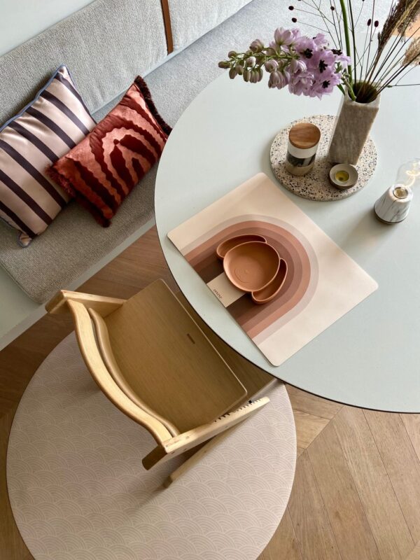 Placemat Retro Bow Brown στρωμένο σε τραπέζι