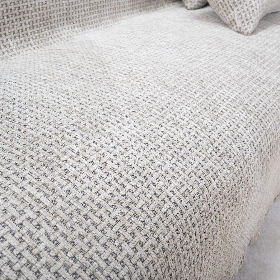 Brooklin Ριχτάρι 07 στρωμένο σε καναπέ με μαξιλάρια