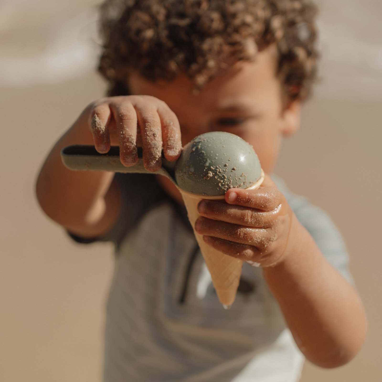 Σετ Παγωτά 9 Τεμαχίων, με το οποίο παίζει ένα παιδάκι