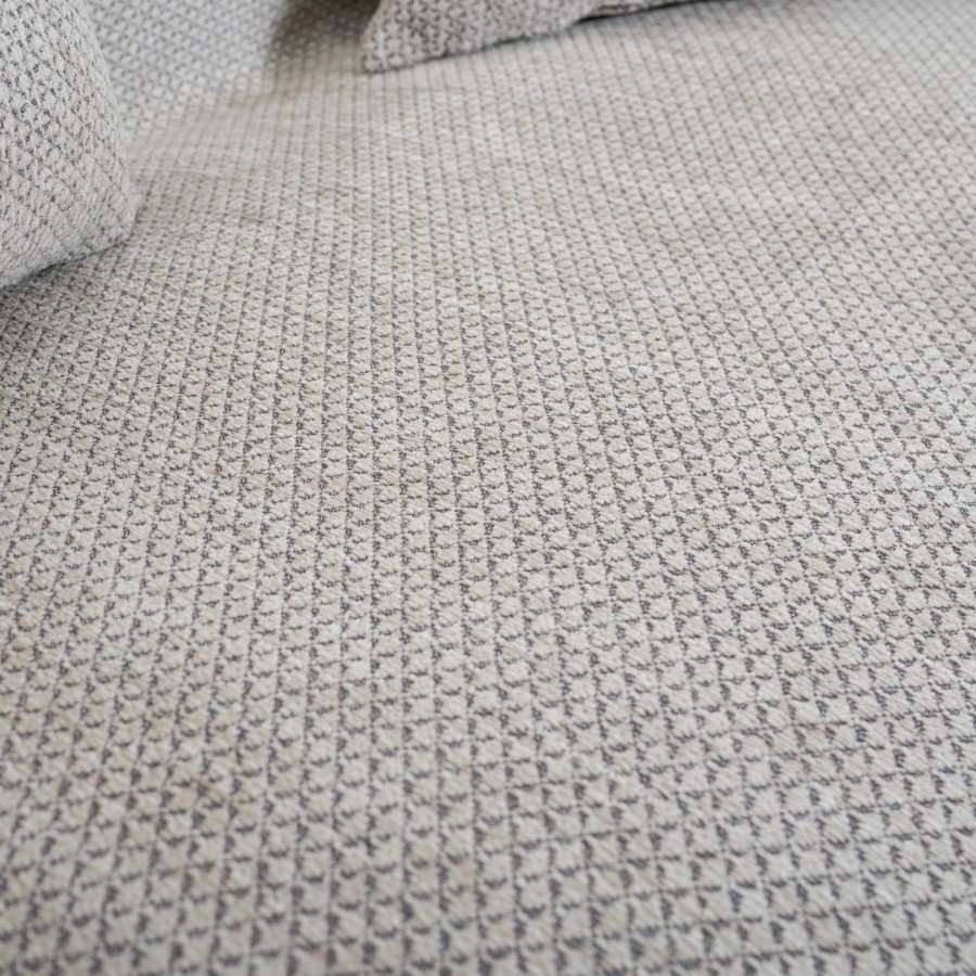 Utah Ριχτάρι 07 στρωμένο σε καναπέ με μαξιλάρια