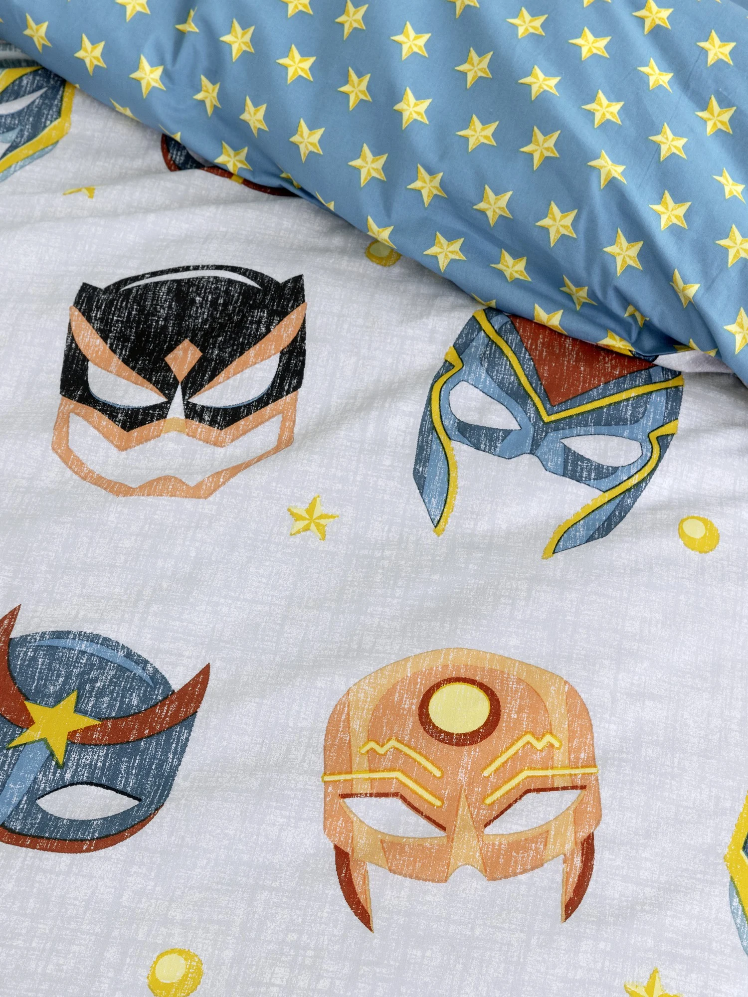 Superheroes Σετ Σεντόνια 3τμχ 2 Διαστάσεις στρωμένα σε κρεβάτι
