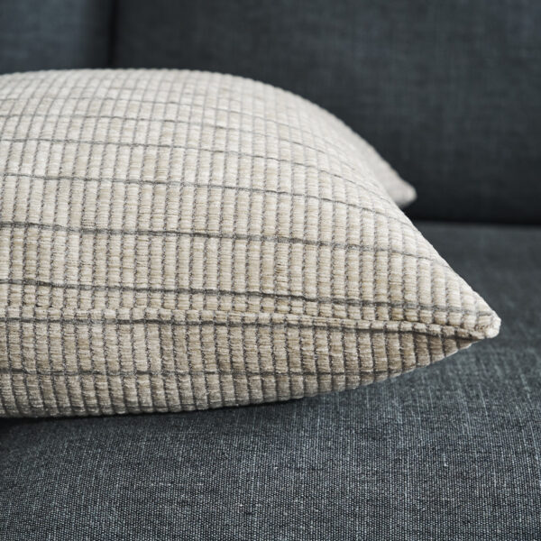 Thyra Μαξιλαροθήκη Beige Grey σε καναπέ