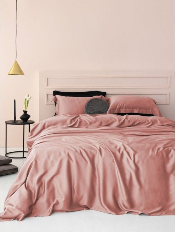 Nature Σετ Σεντόνια King Size Pink στρωμένα σε κρεβάτι