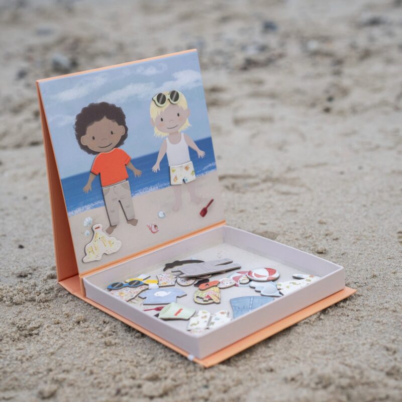 A Day At The Beach Magnetic Game