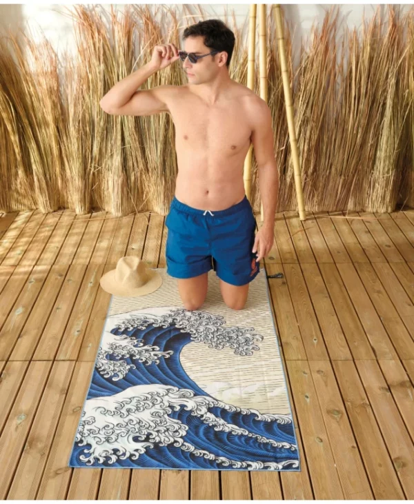 Resort 254 Πετσέτα Θαλάσσης πάνω στην οποία κάθεται ένας άνδρας