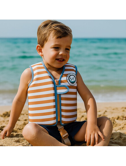 Brown White Striped Σωσίβιο Γιλέκο Κολύμβησης φορεμένο από ενα παιδάκι