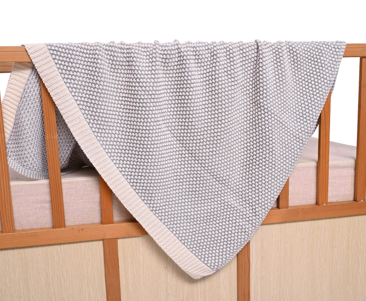 Rattle Βρεφική Κουβέρτα Blue απλωμένη σε κρεβάτι