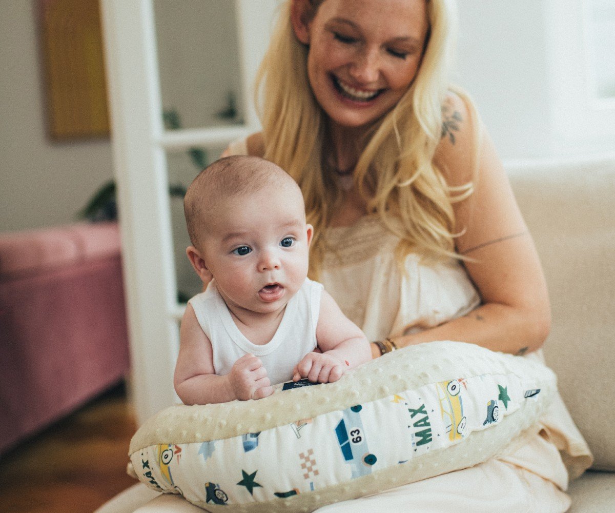 Grand Prix Κura Sand πάνω στην οποία ξαπλώνει ένα βρέφος