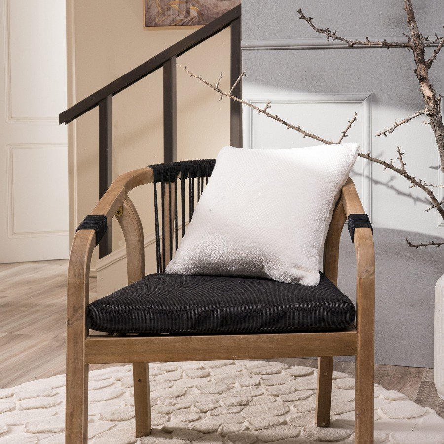 Bruno 01 Μαξιλαροθήκη, πάνω σε καρέκλα