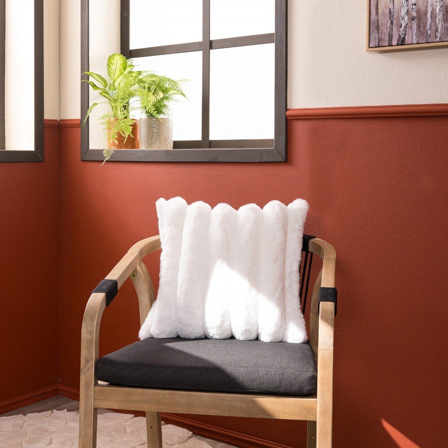 Wave 01 Γούνινη Μαξιλαροθήκη πάνω σε καρέκλα