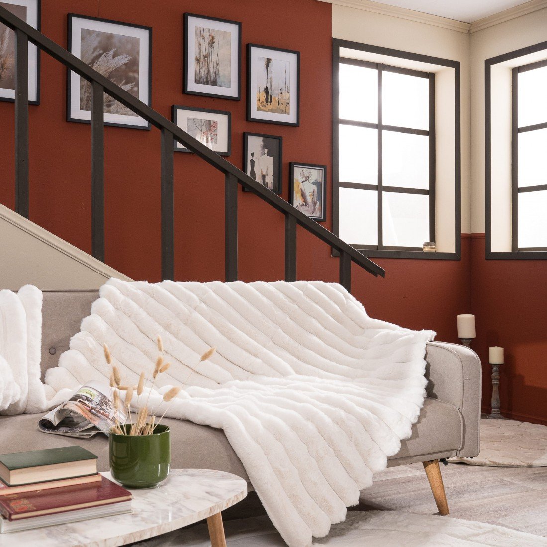 Wave 01 Γούνινο Ριχτάρι στρωμένο σε καναπέ