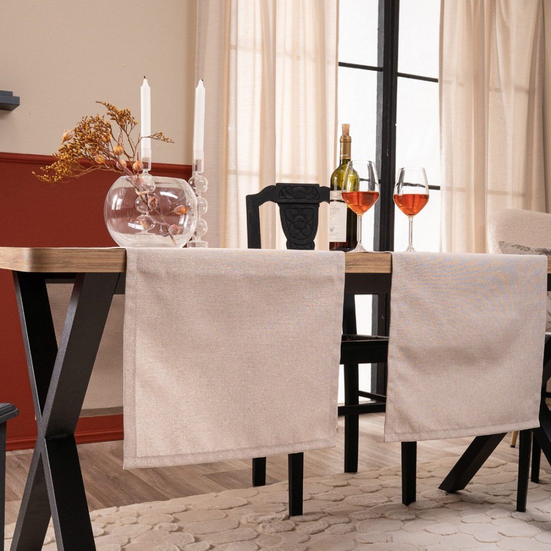 Broto 02 Τραβέρσα στρωμένη σε τραπέζι