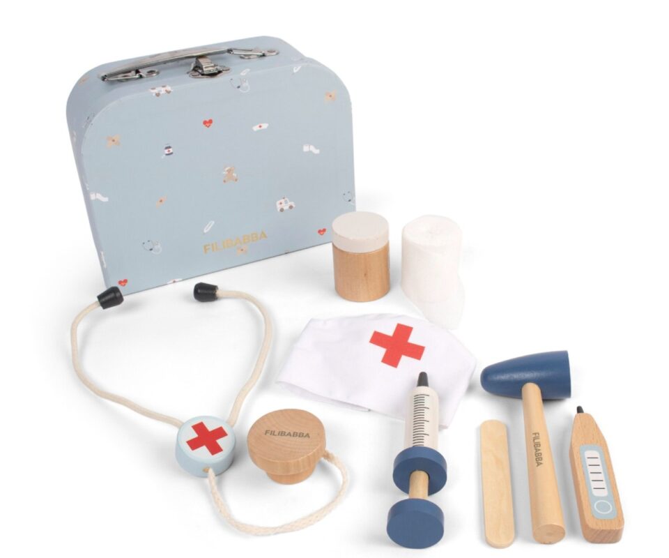 Play Set Wooden Toys Little Doctor, με τα οποία παίζει ένα παιδάκι
