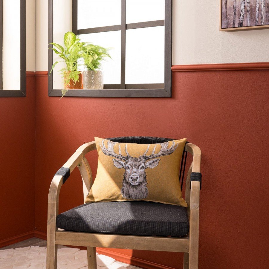 Reindeer 08 Μαξιλαροθήκη 2 Διαστάσεις πάνω σε καρέκλα
