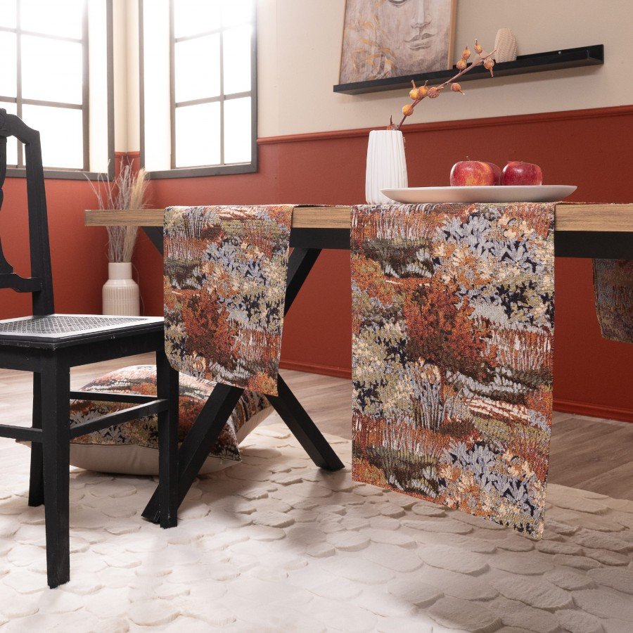 Zamora Τραβέρσα στρωμένη σε τραπέζι