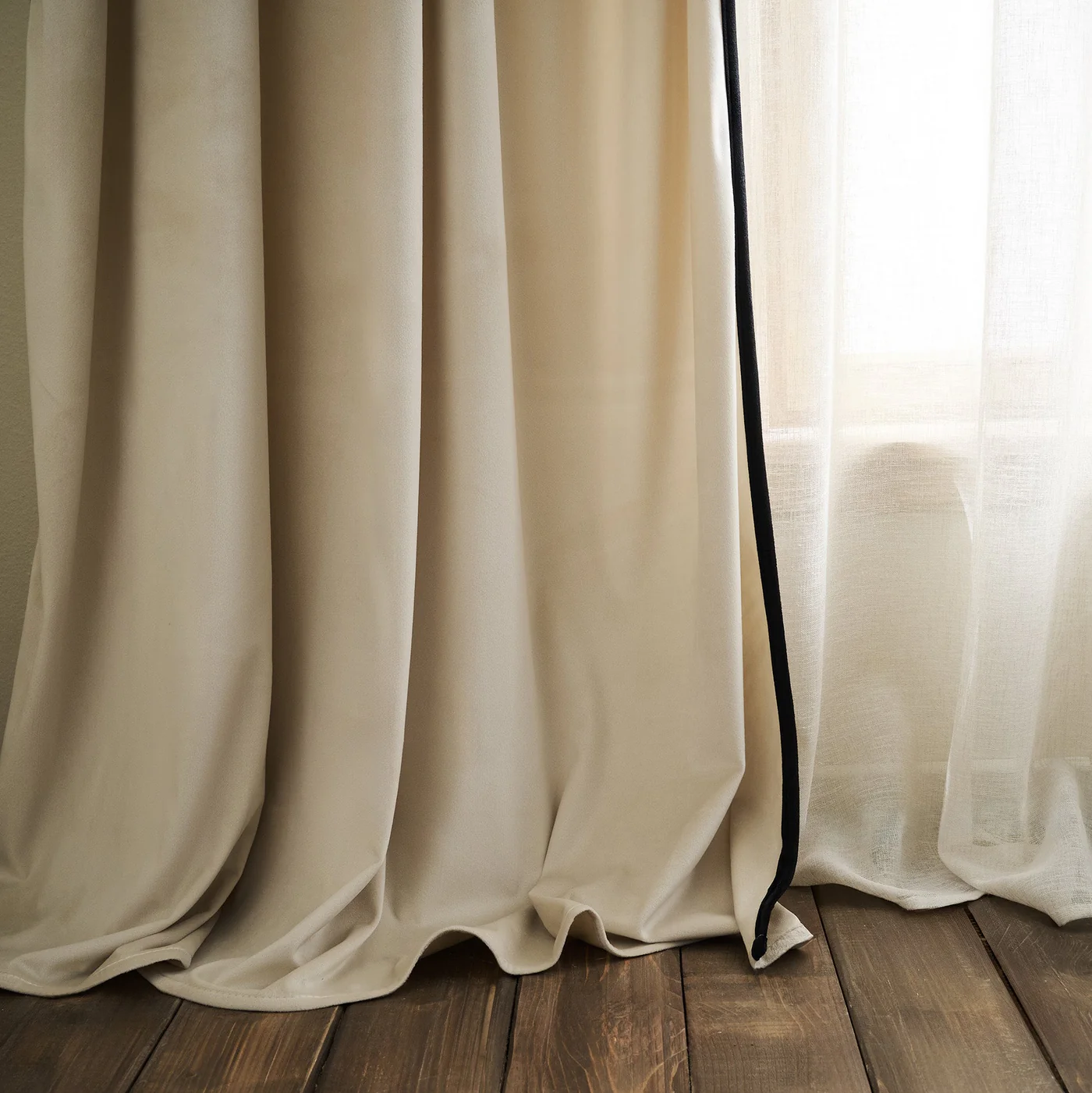 Eloise Κουρτίνα Moon Ecru κρεμασμένη