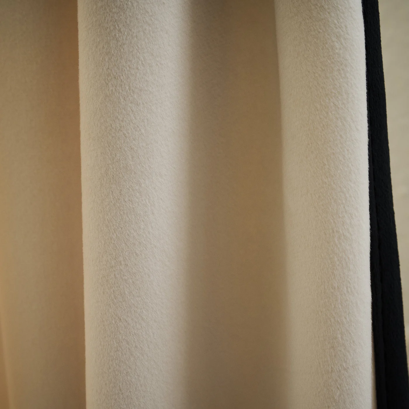 Eloise Κουρτίνα Moon Ecru κρεμασμένη