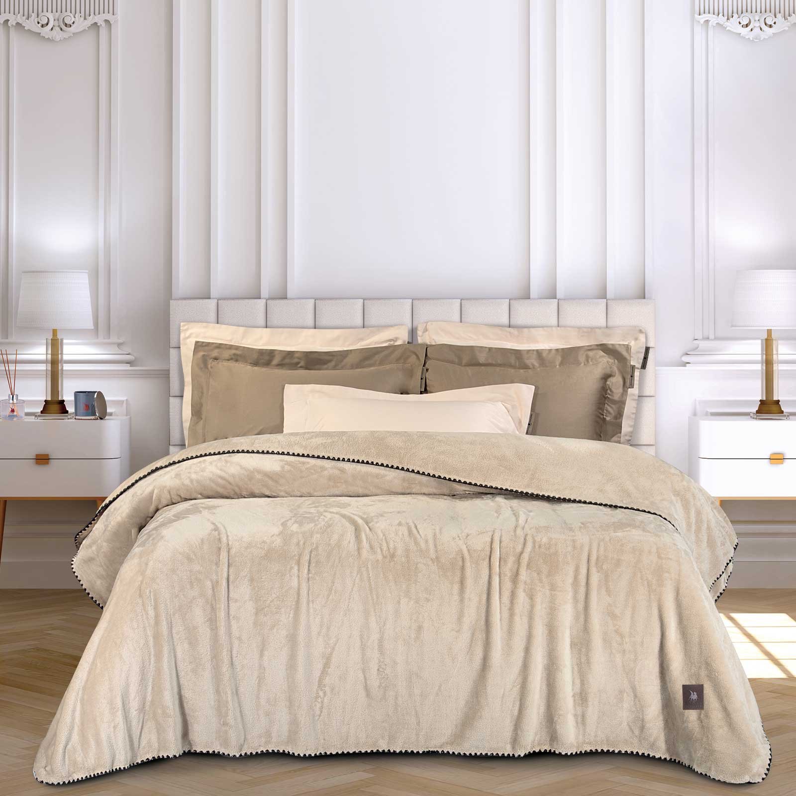 4438 Κουβέρτα Fleece Υ/Δ στρωμένη σε κρεβάτι