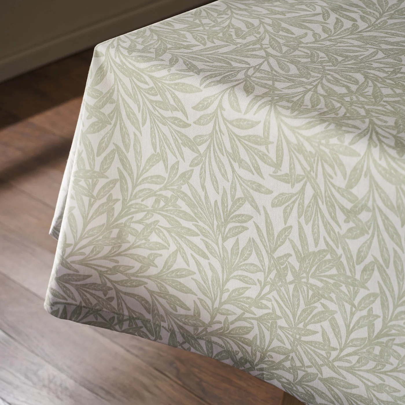 Marcelline 564 Τραπεζομάντηλο στρωμένο σε τραπέζι