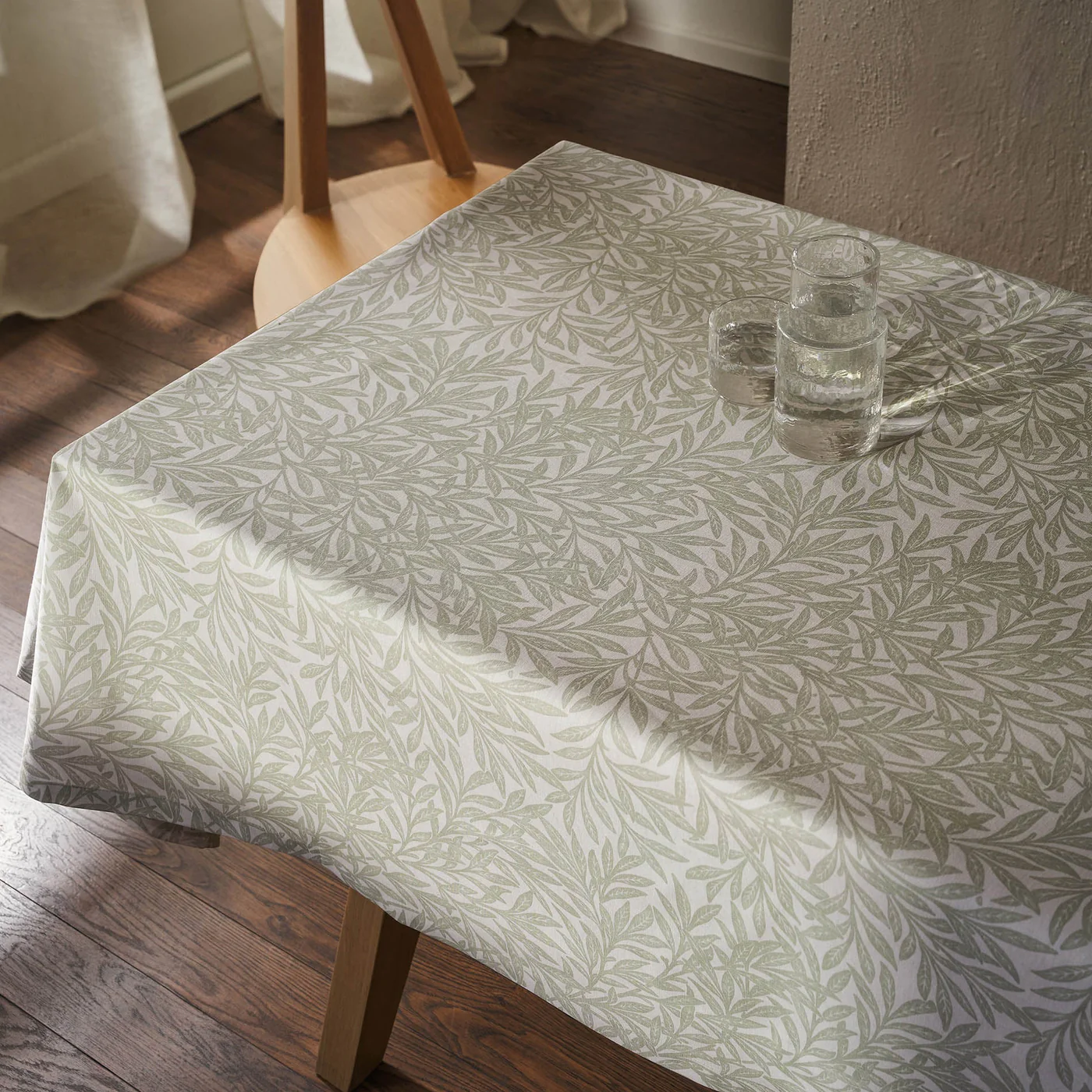 Marcelline 564 Τραπεζομάντηλο στρωμένο σε τραπέζι