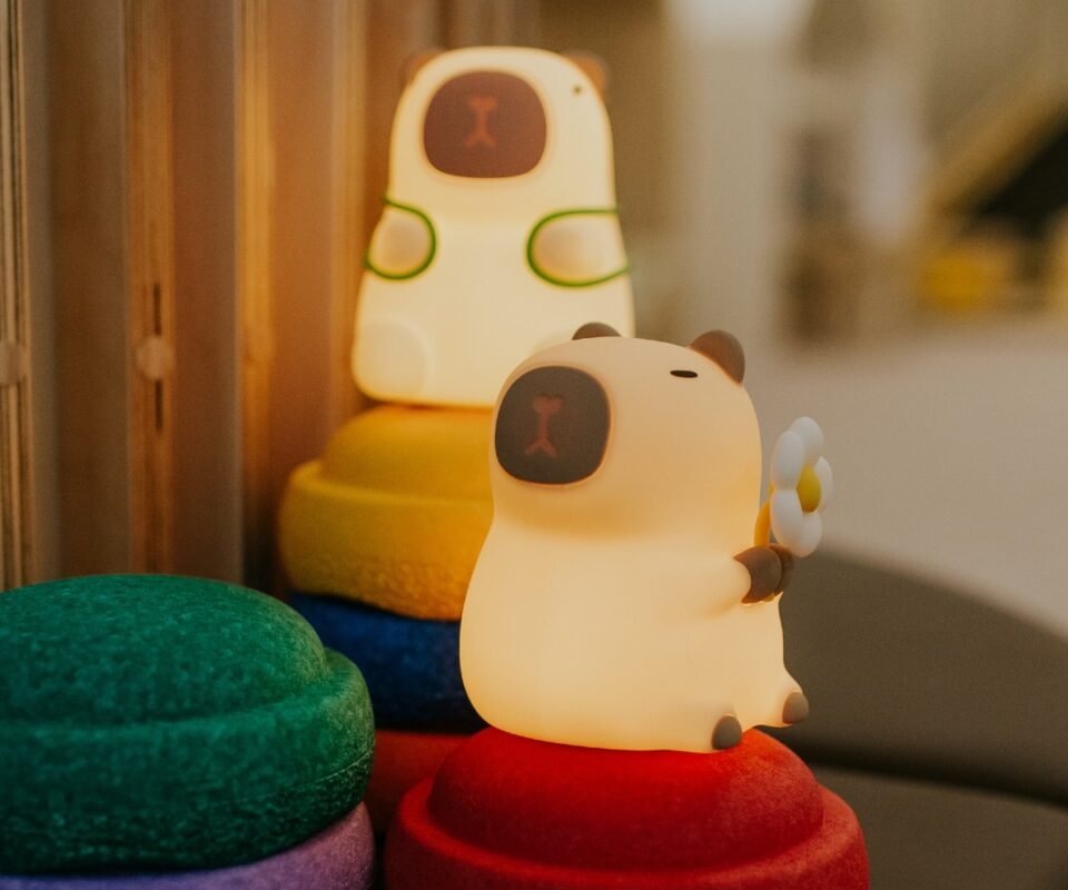 Καπιμπάρα Με Λουλούδια Παιδικό Φωτάκι Νυκτός RGB