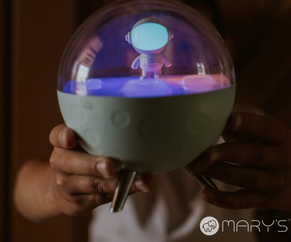 Φεγγάρι Με Αστροναύτη Παιδικό Φωτάκι Νυκτός RGB Μπλε