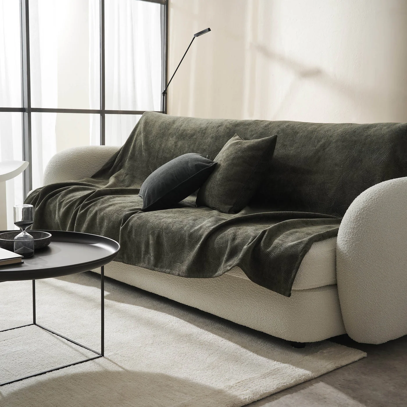 Nimbus Ριχτάρι Weed Green στρωμένο σε καναπέ