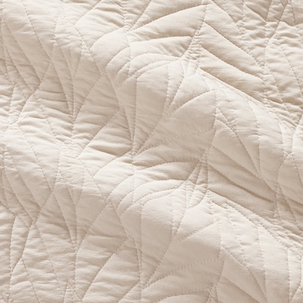 Fiona Σετ Κουβερλί ΥΔ 3τμχ Beige στρωμένο σε κρεβάτι