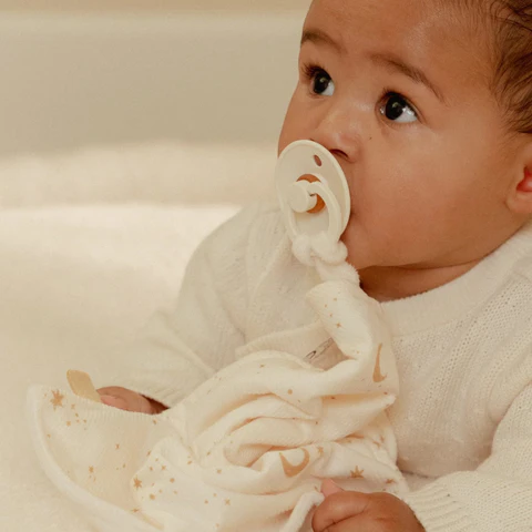 Υφασμάτινο ντουντού με μασητικό Newborn Naturals - Image 4